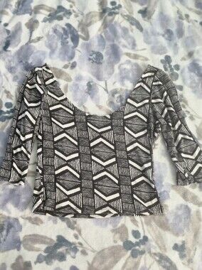 Black & White Geometric Scoop Neck Women's Crop Top